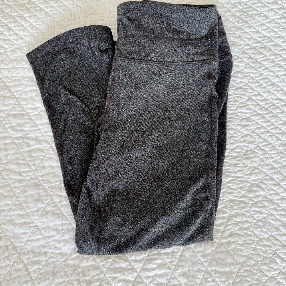 Athleta Crop  Gray Relay Capri Crop Yoga Running Active Pants Womens Size M